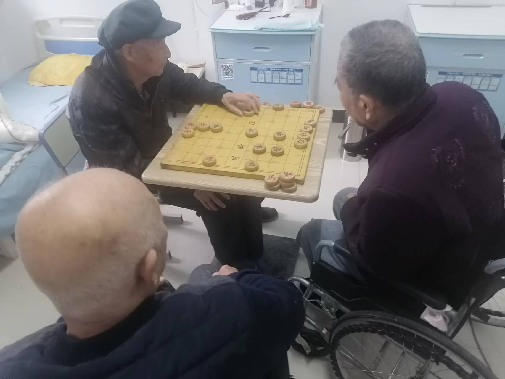 老人下象棋